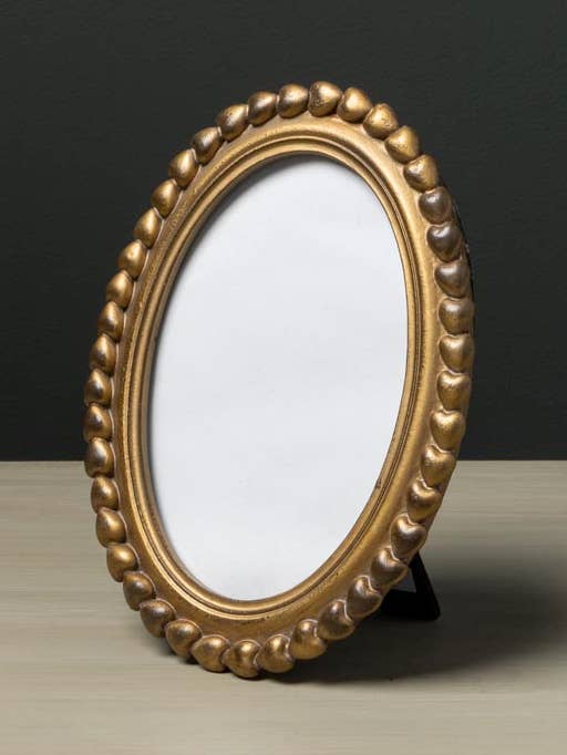 Oval photo frame with heart edge (6x4) for wholesale by Chehoma USA