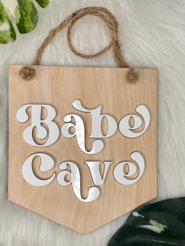 Colgador de puerta Babe Cave para venta al por mayor de Xtina’s Craft Corner