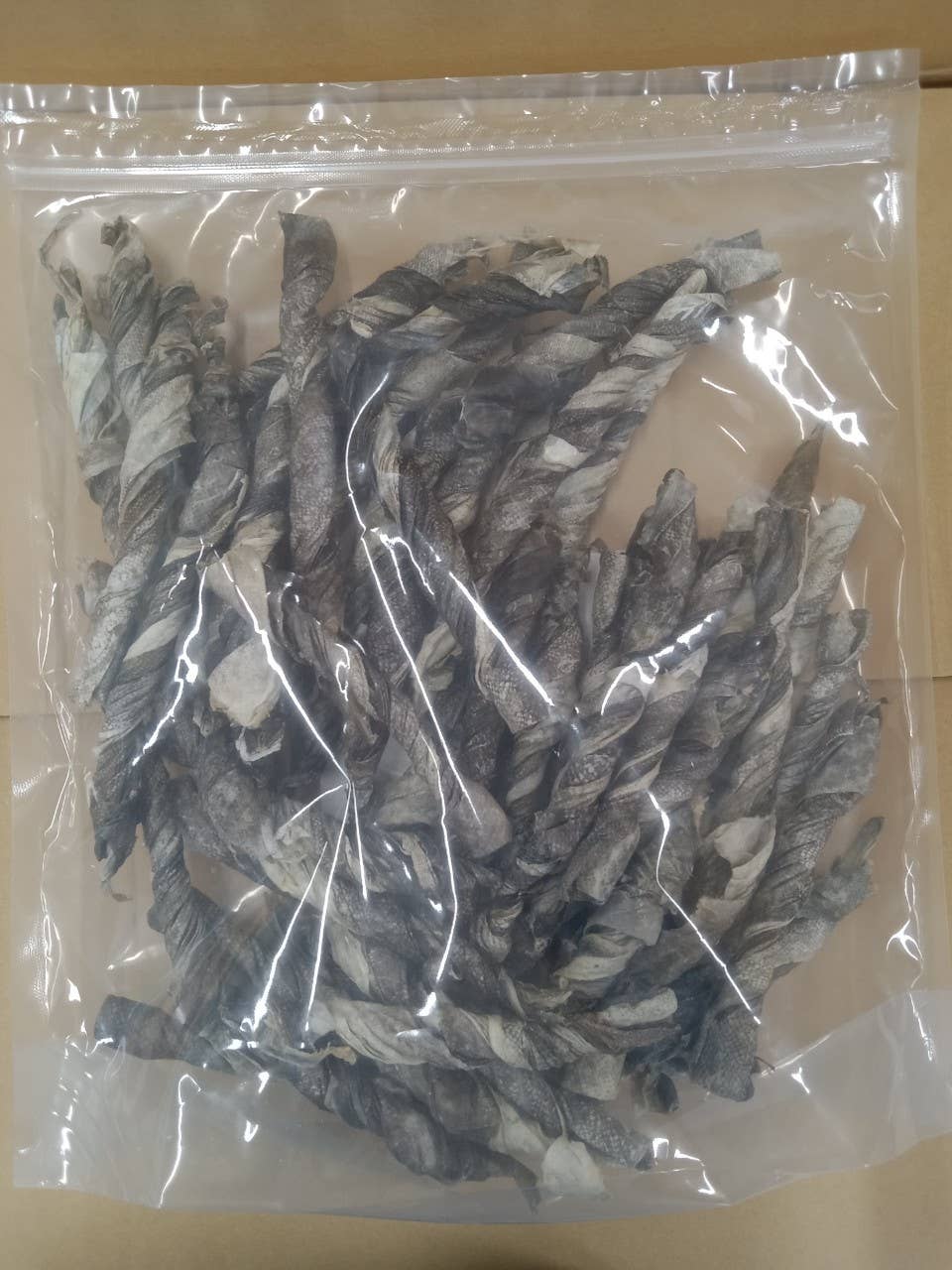 TickledPet - Wholesale Pet Treats - Dog - Codfish Skin Rolls 5-7 inch-12-15g box of 501