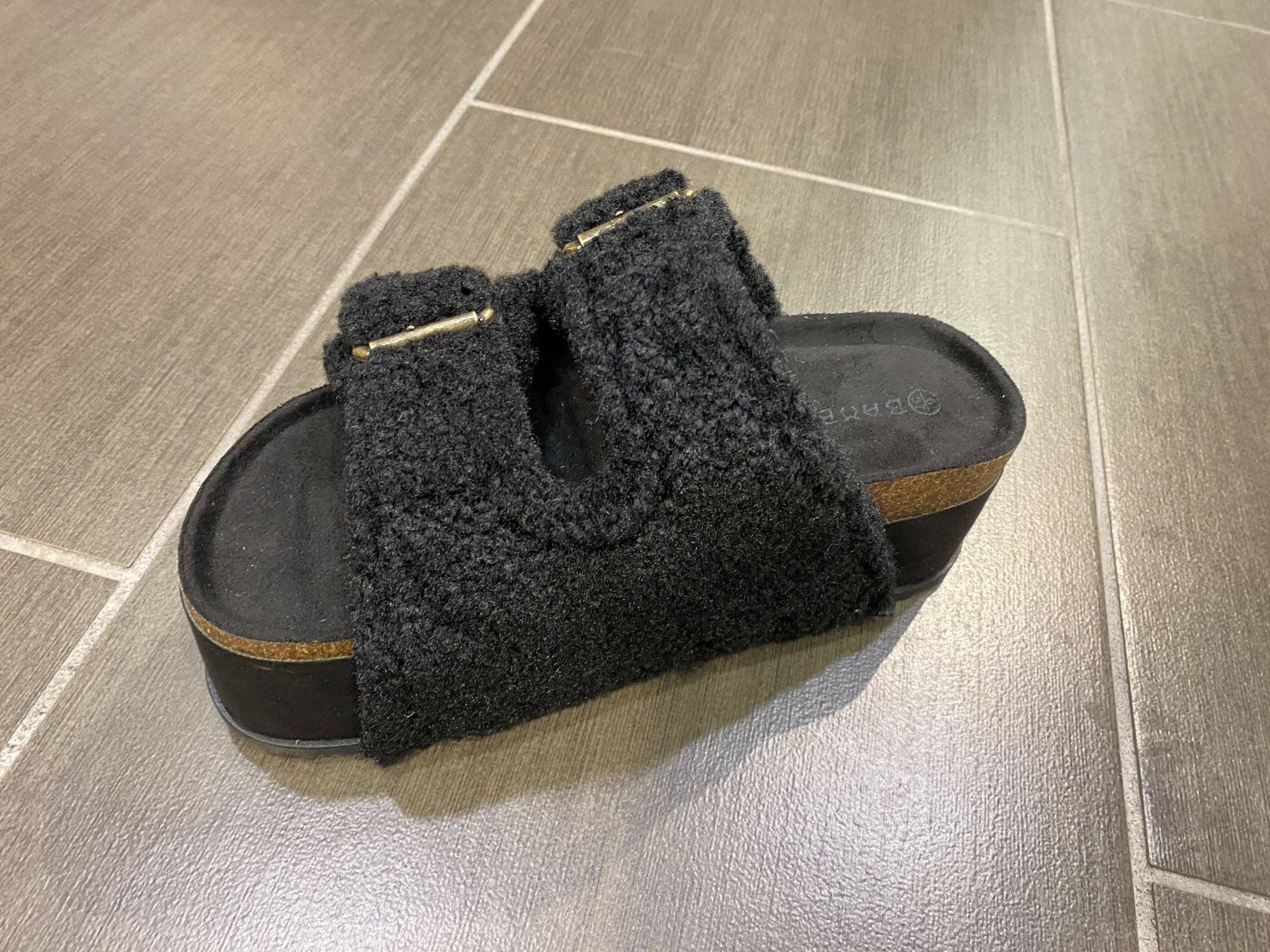 Mars Sky Shoes Wholesale - Vente Chaussures à plateforme – femme - Bamboo BLOWOUT-25 Sandales pour femmes à semelle épaisse en liège avec bride en polaire - Pack de 12 paires - 18,45/paire2