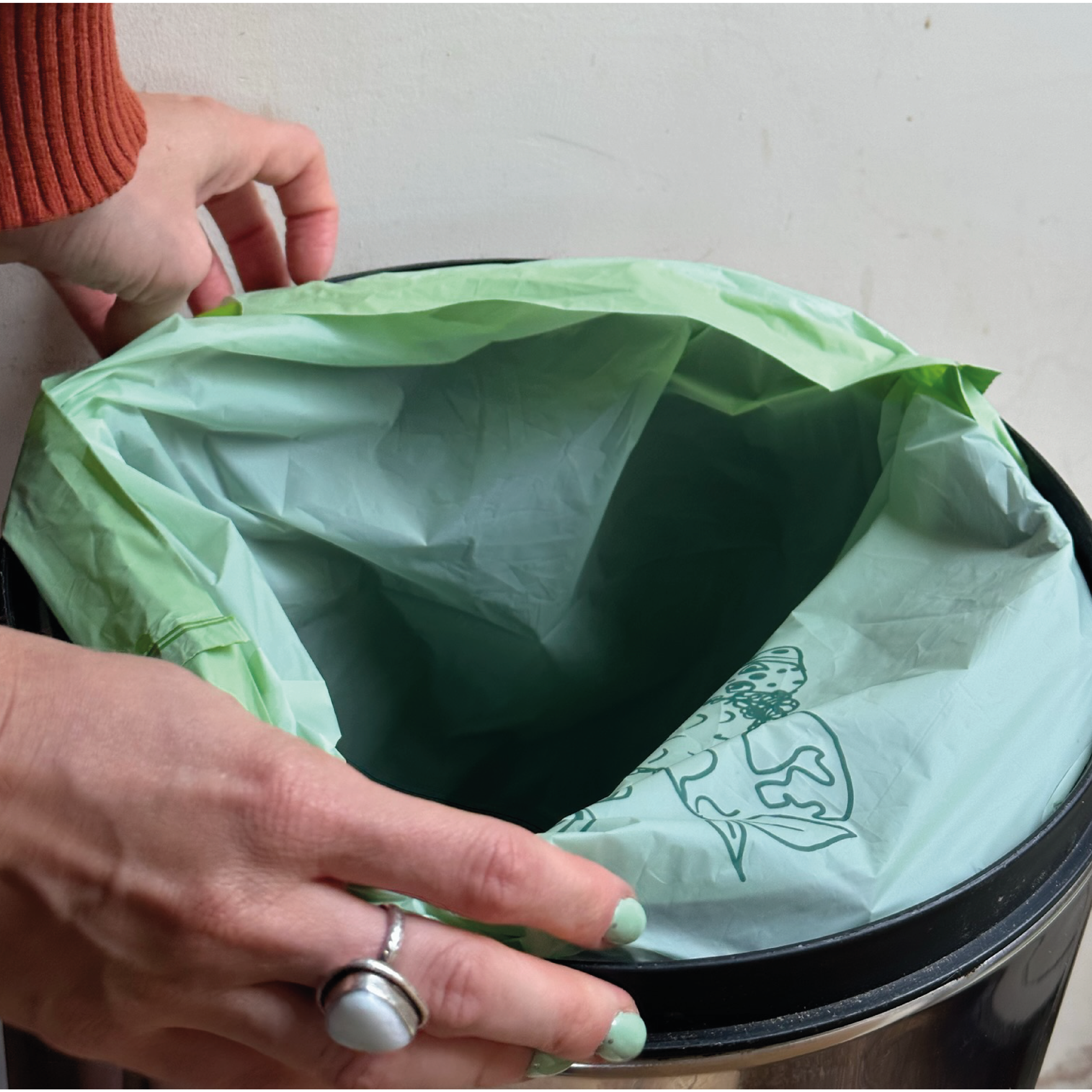 Eco Green Living - Wholesale Trashcan/Trash Bin - Compostable Drawstring Bin Bags | 40 Litre (25 bags)7