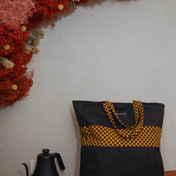 Efie Nero per la vendita all'ingrosso da parte di KariAndGo