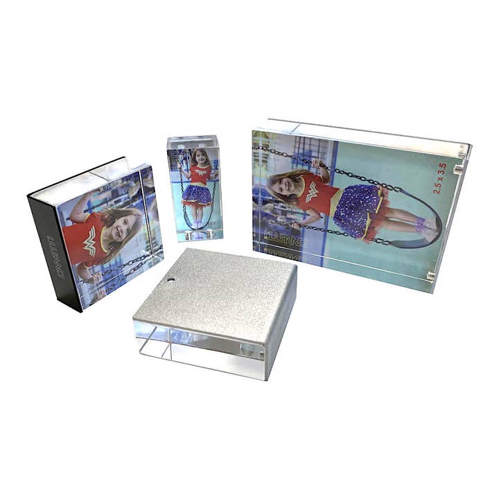 Canetti Design Group Inc. - Wholesale Picture Frame - Mini Magnet Frame