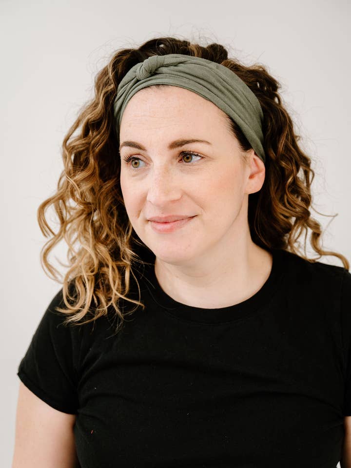 Olivgrüne Krawatte aus Microsuede für den Großhandel von Bizzy B Crafts