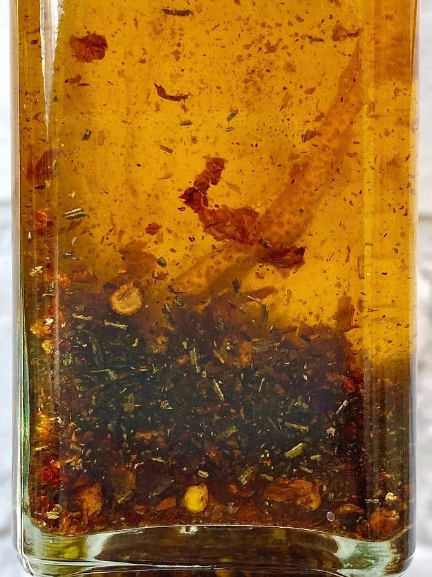 Weymouth 51 Hot Sauces - Wholesale Cooking Oil - Rosemary Chilli & Lemon Rapeseed Oil 220ml1