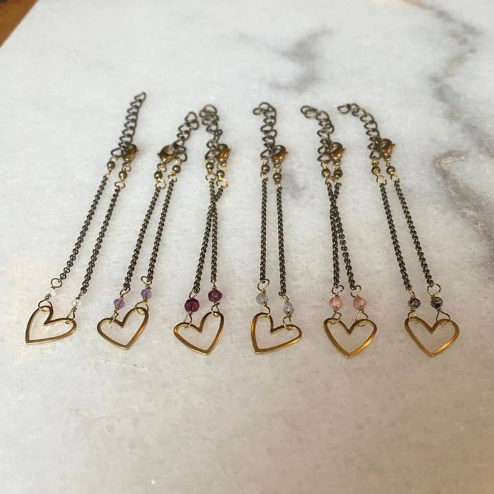 Seeds - Wholesale Charm/Dangle Bracelet - Heart Bracelet | Faceted Semi-Precious Stones + Brass Charm