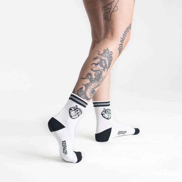 Black Heart - minimalistiska och stilrena lågstrumpor för wholesale av Keepacewear. srl