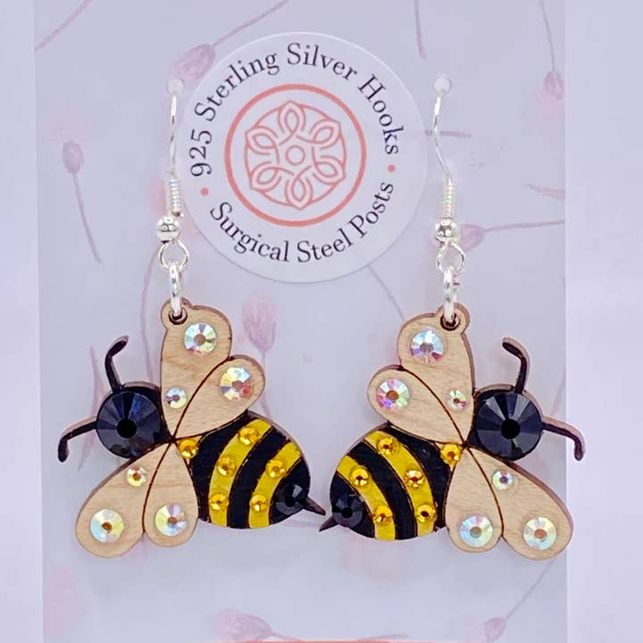 Solid ahorn lille bi dingle øreringe for engroshandel hos The Sparkorium