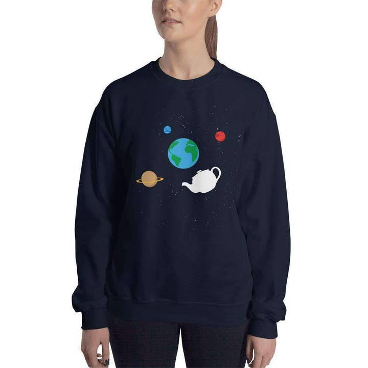 The Philosopher's Shirt – Großhandel Sweatshirt mit Grafikdruck – Unisex – Russells Teekanne schwebt im Weltraum - Sweatshirt2