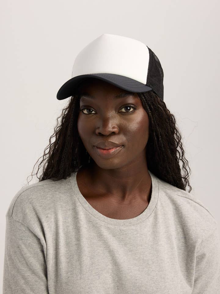 Casquette Trucker en Mousse pour la vente par Known Supply