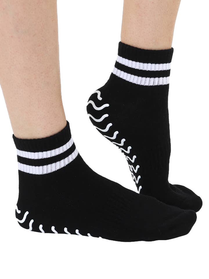 Living Royal - Wholesale Socks - Unisex - Bottom Grip Ankle Socks - White Stripes - Black0