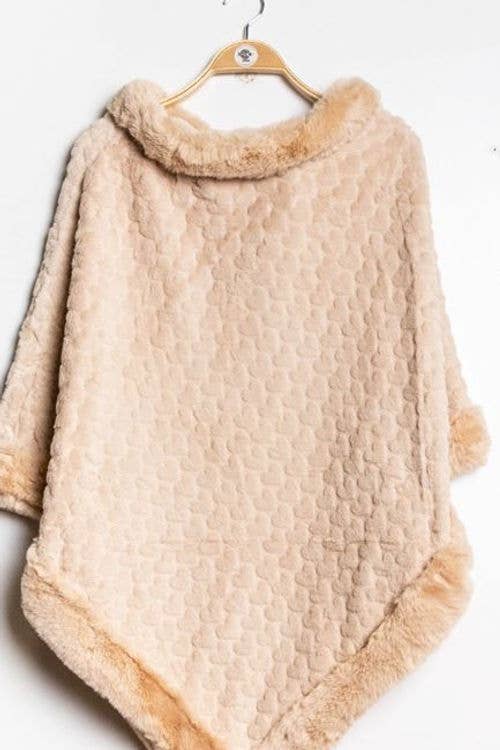 LOOWIE - Wholesale Poncho - Women's - 9069 Faux Fur Poncho Hearts Loowie6