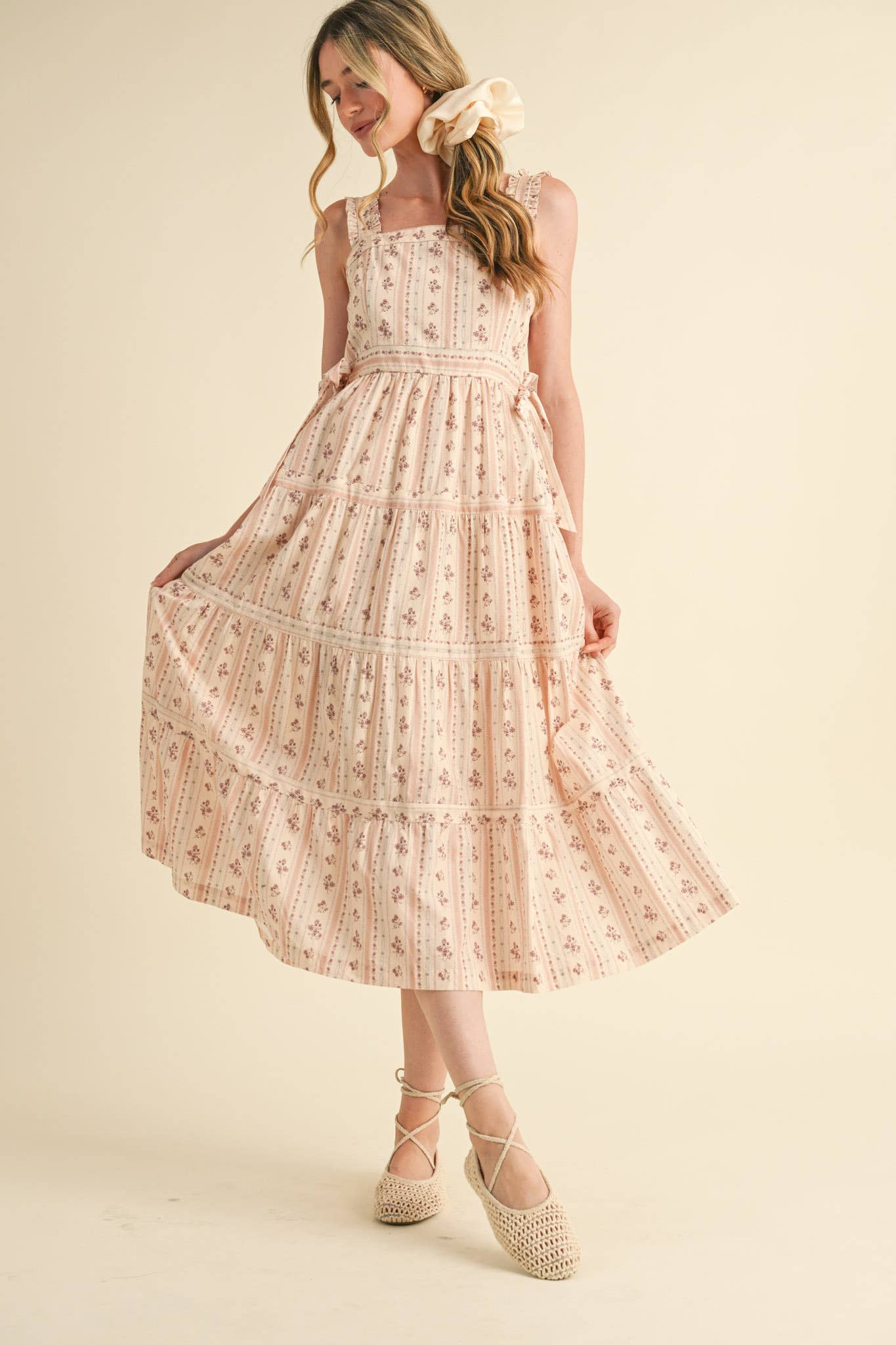 &MERCI - Wholesale Dress - Women's - RUFFLED STRAP FLORAL MIDI DRESS WITH SIDE TYING BOWS MDR358632