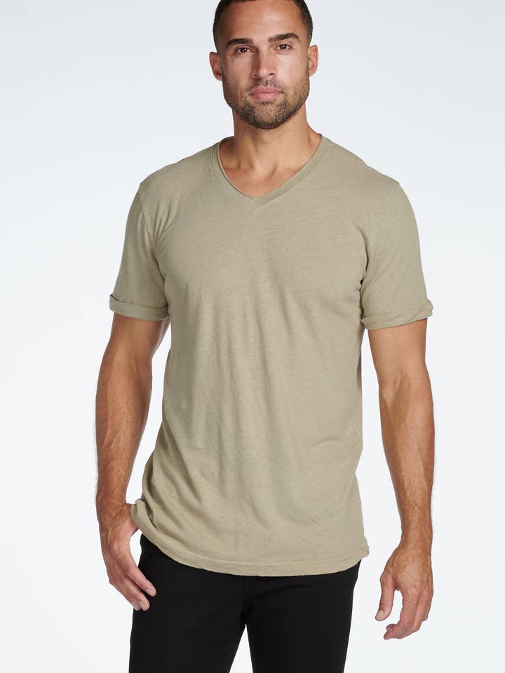 Camiseta de Lino y Algodón con Cuello en V para Hombre para venta al por mayor de Mika Jaymes