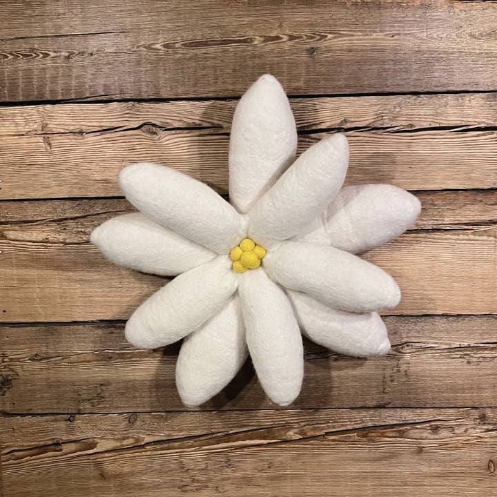 New Heidi - Wholesale Throw/Decorative Pillow - Edelweiss felt cushion - Ethical and artisanal creation New Heidi1