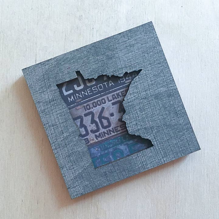 Aimant artistique pour plaque d'immatriculation vintage Minnesota pour la vente par Juniper & Spruce