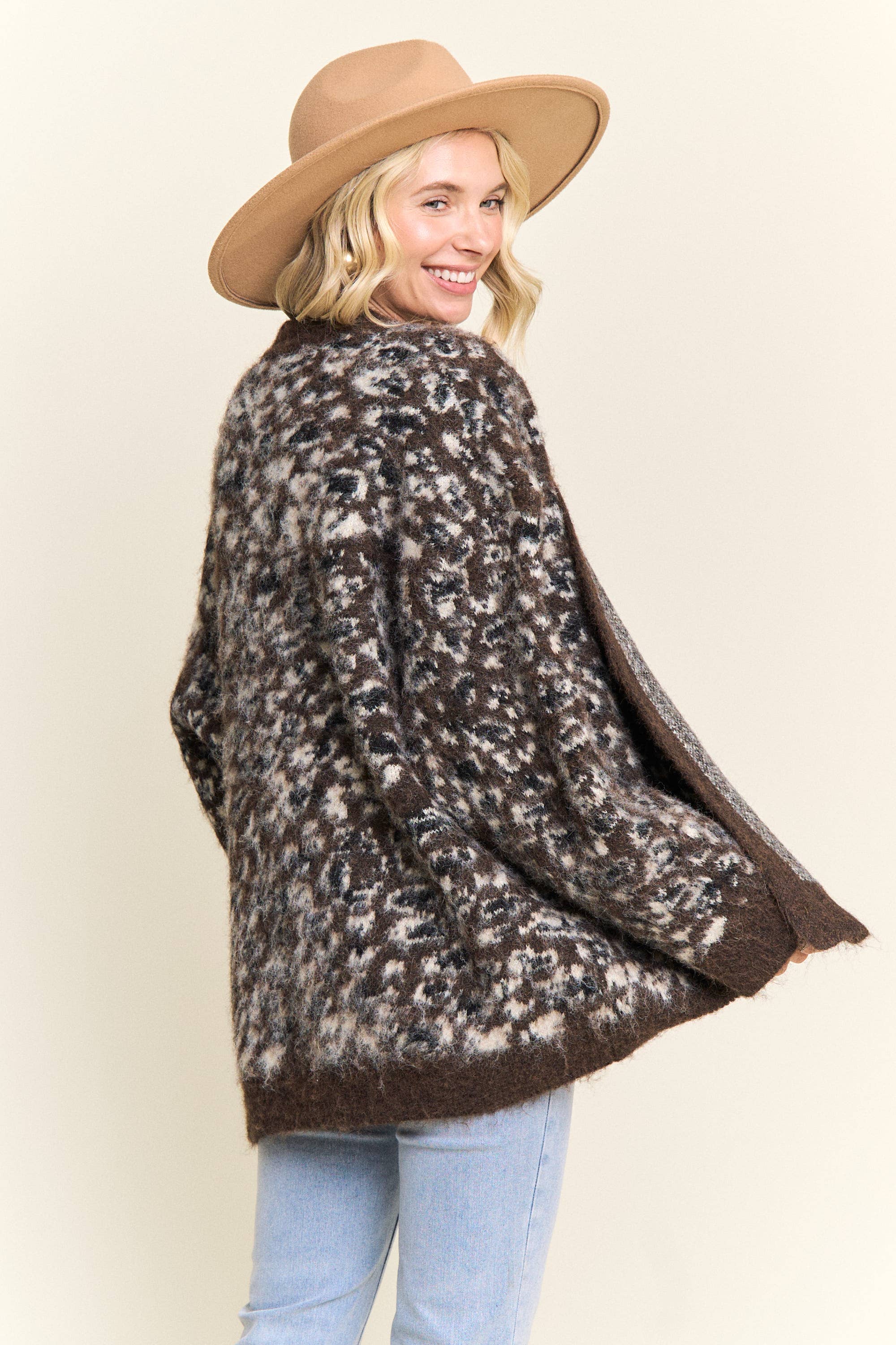 Madelyn – Engroshandel Cardigan - Dame – LESW4181-LEOPARD PRINT FLUFFY STRIKKET CARDIGAN14