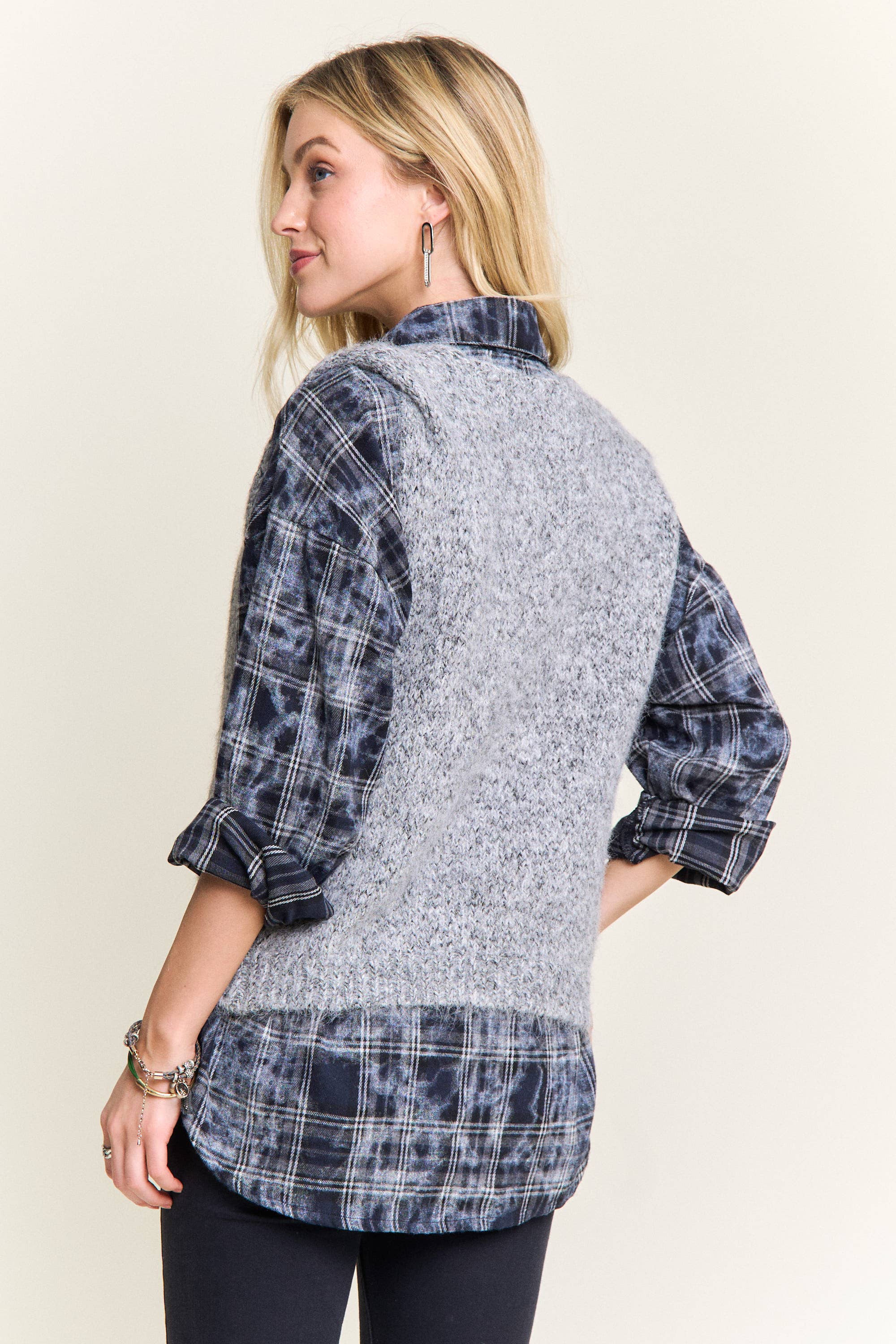 ADORA LA - Wholesale Outerwear Vest - Women's - CESW4158-BUTTON-UP FUZZY KNIT SWEATER VEST4