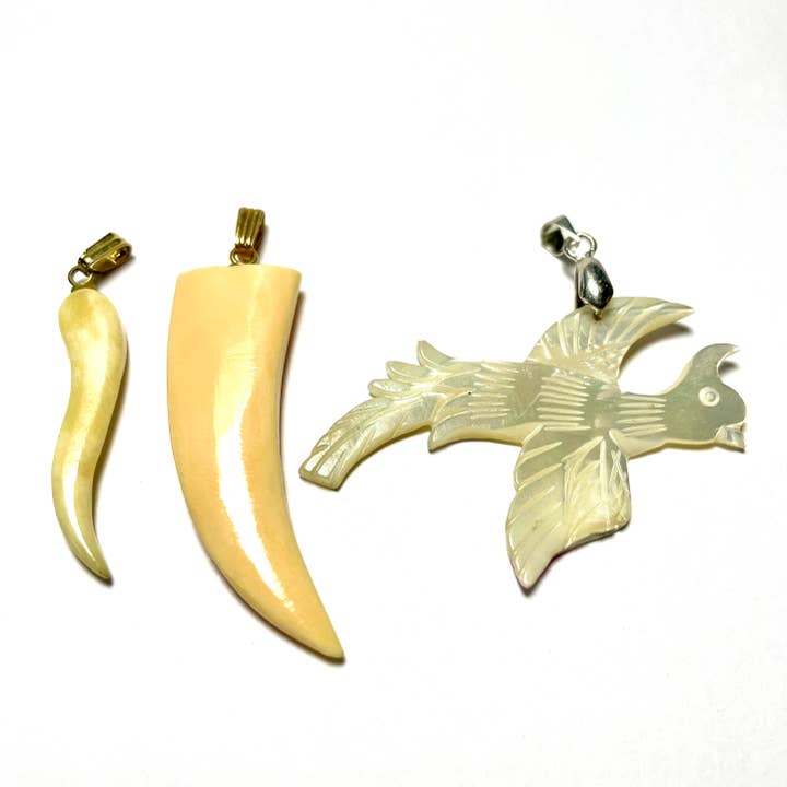 Pássaro de Madrepérola Vintage dos Anos 1970 e Concha de Concha Sortuda Cha por atacado de Whitestone Jewelry Co.