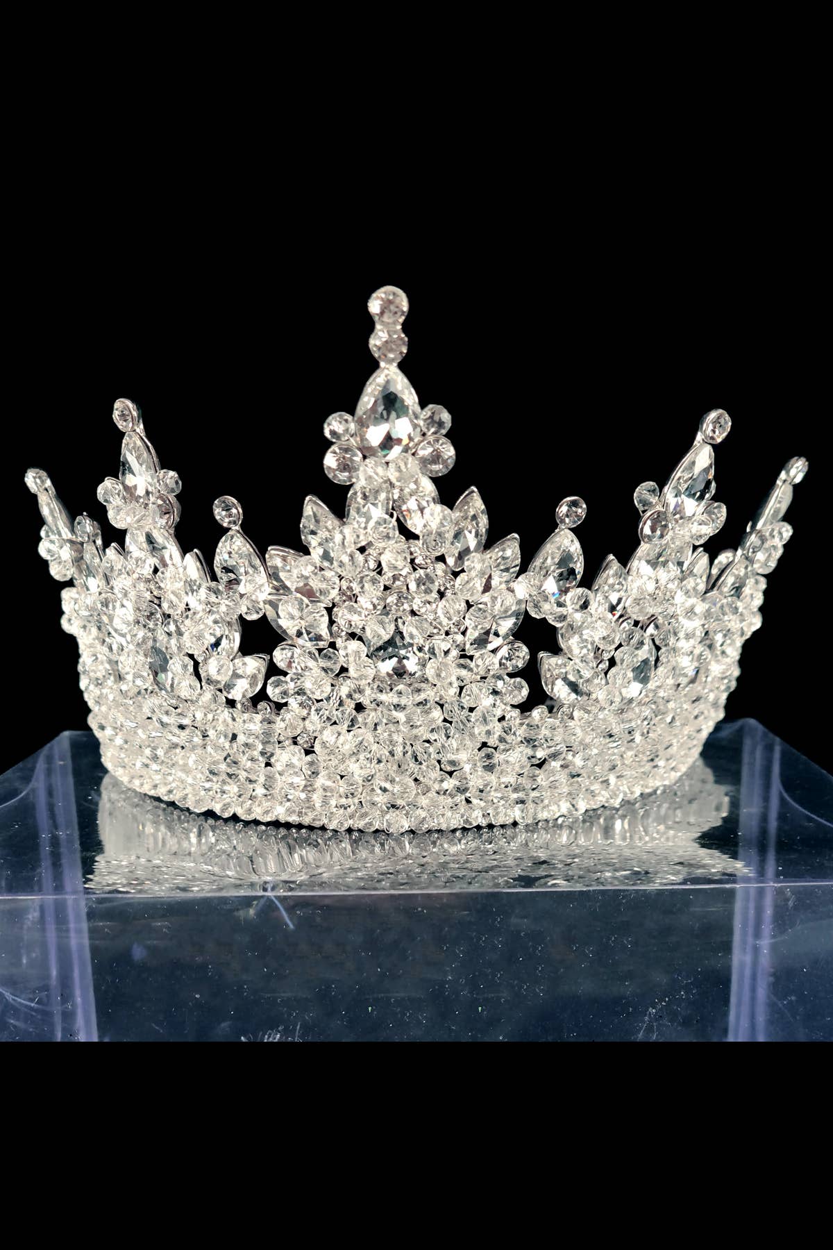 Chicas - Wholesale Tiara - Women's - Beautiful metal tiara with crystal balls and jewels HT97725