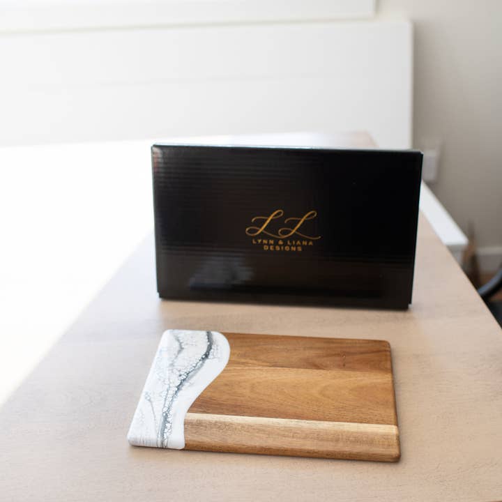 Lynn & Liana Designs - Vendita all'ingrosso Taglieri per formaggio - Tagliere per formaggi e salumi in legno di acacia con resina - No dazi!22