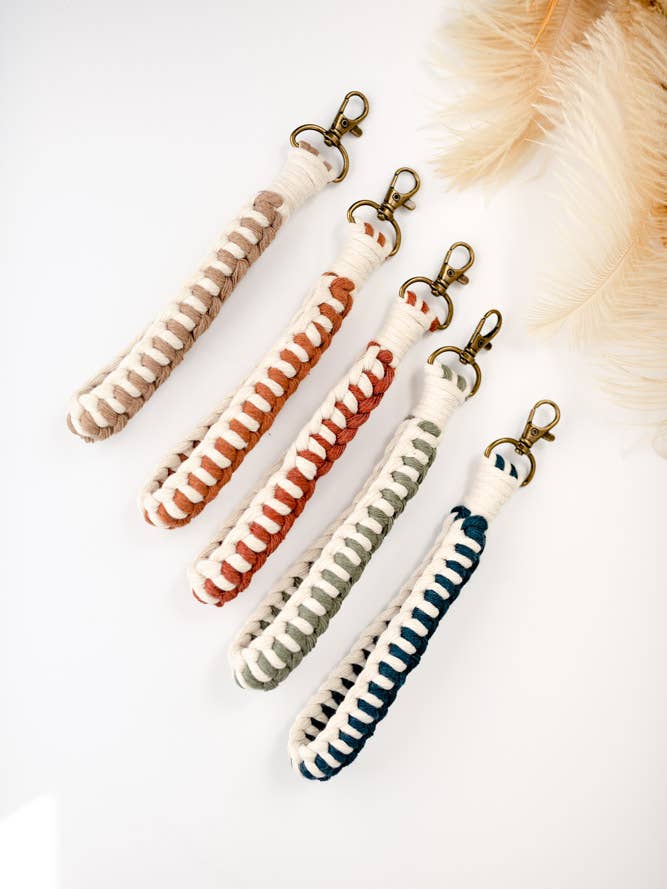 Cinturino da polso con cerniera in macramè | Portachiavi Boho | Portachiavi da polso per la vendita all'ingrosso da parte di Knots & Fringe