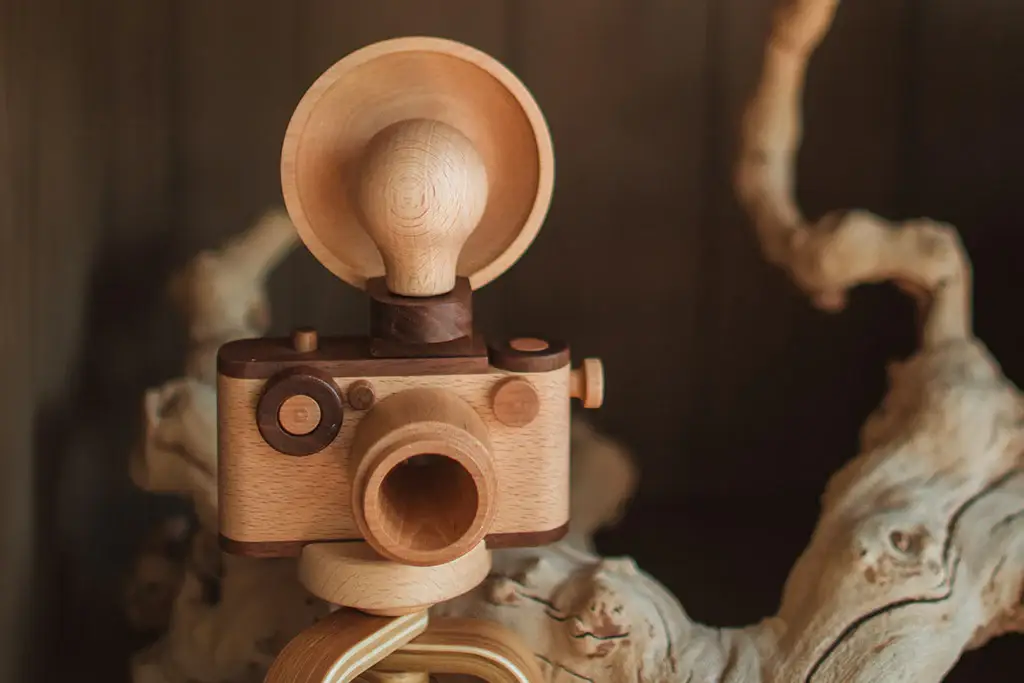 Father's Factory - Wholesale Wood Toy - Kids - 35mm Camera with A Wood Flash Bulb Reflector2