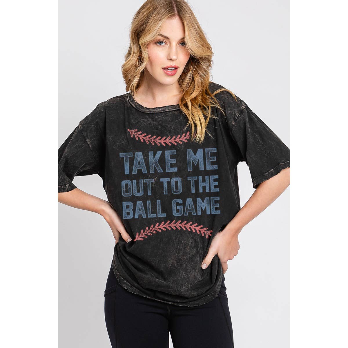 HRTandLUV – Großhandel T-Shirt mit Siebdruck – Damen – ÜBERGROSSES GRAFIK-T-SHIRT „BRING MICH RAUS ZUM BALLSPIEL“0