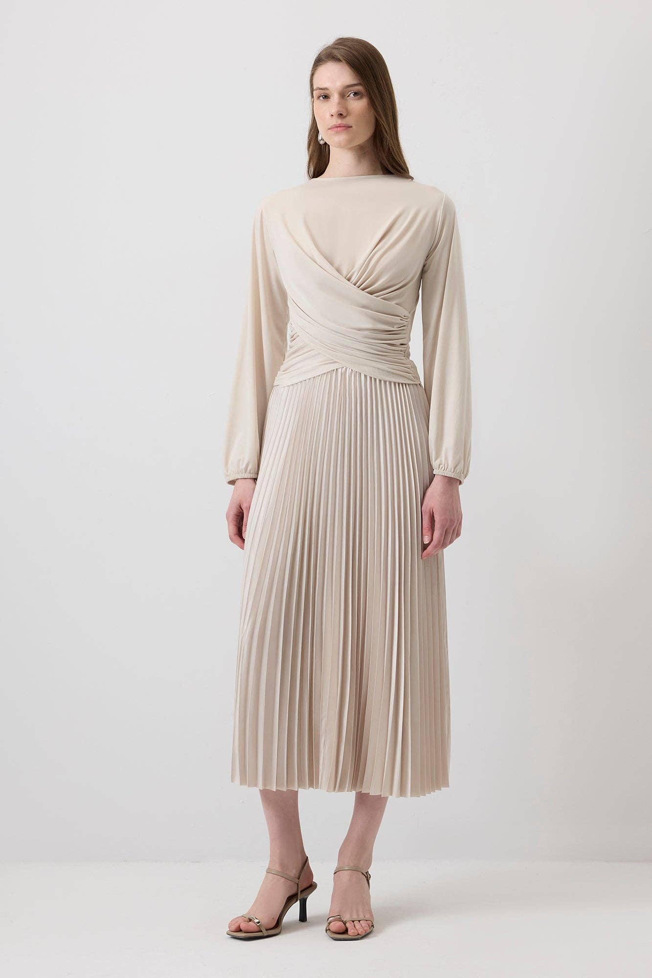 Beige BLOUSE À OURLET PLISSÉ AVEC DEVANT DRAPÉ ET MANCHES BALLON en vente sur Faire0