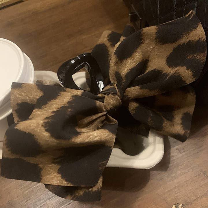 Leopard Hair Claw Large Shark Clip Stylish_CWAHA08090 for wholesale on Faire3