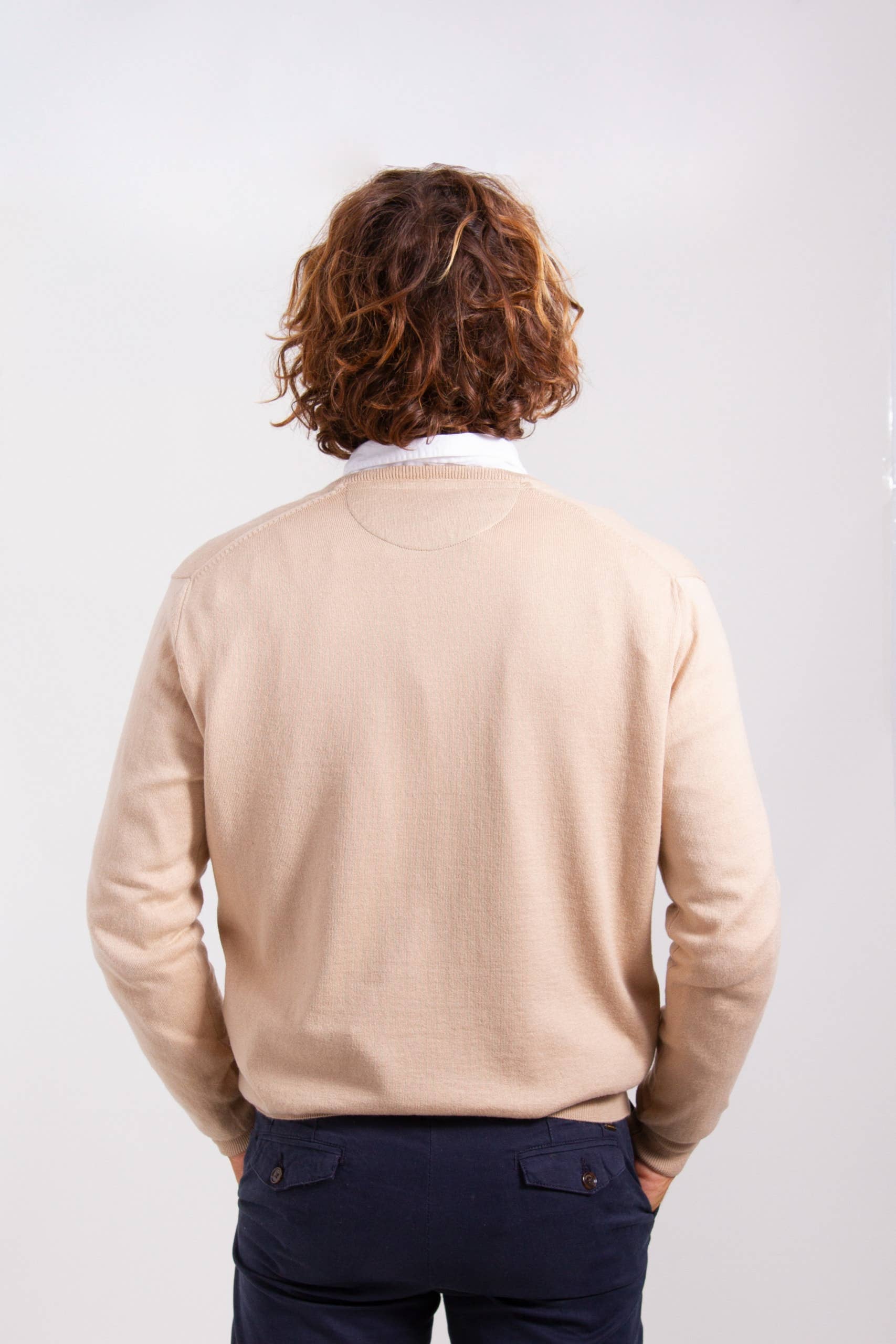 ARMAZÉM DAS MALHAS – wholesale Knitted jumper – Men′s – Classic V-Neck Sweater - Beige5