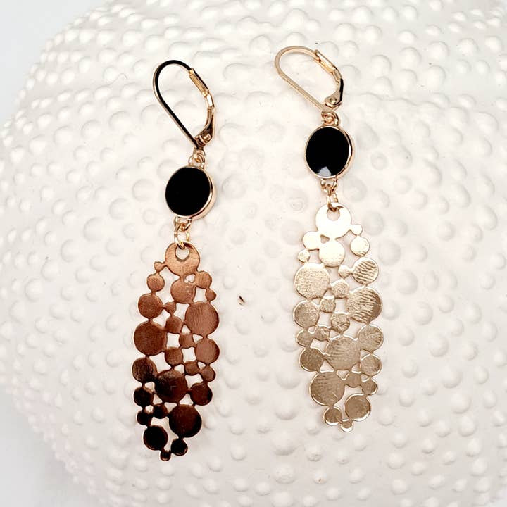 Brincos - Merry - oval - dourado/preto por atacado de Maison Delclef