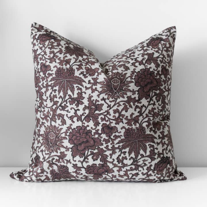 Housse de coussin Eleanor | Housse de coussin florale de style vintage pour la vente par Hyggely US