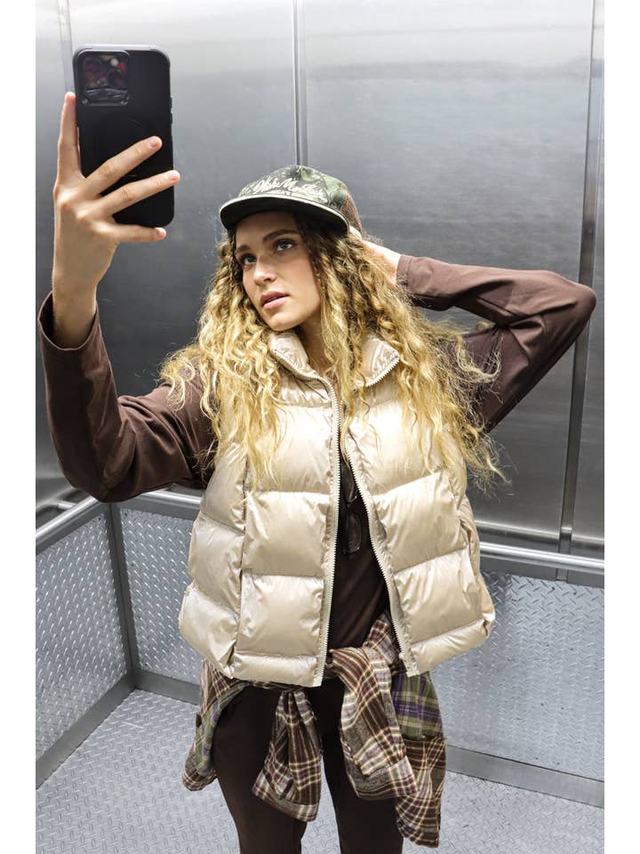 VERY J - Wholesale Outerwear Vest - Women's - NJ90293-Shiny Metallic Zip Up Puffer Vest