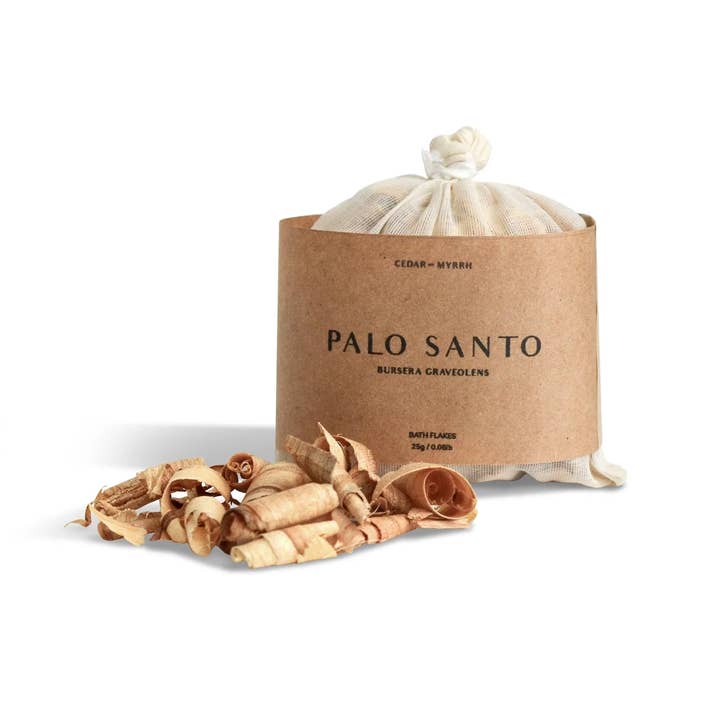Badsalt med Palo Santo-flingor för wholesale av Cedar and Myrrh