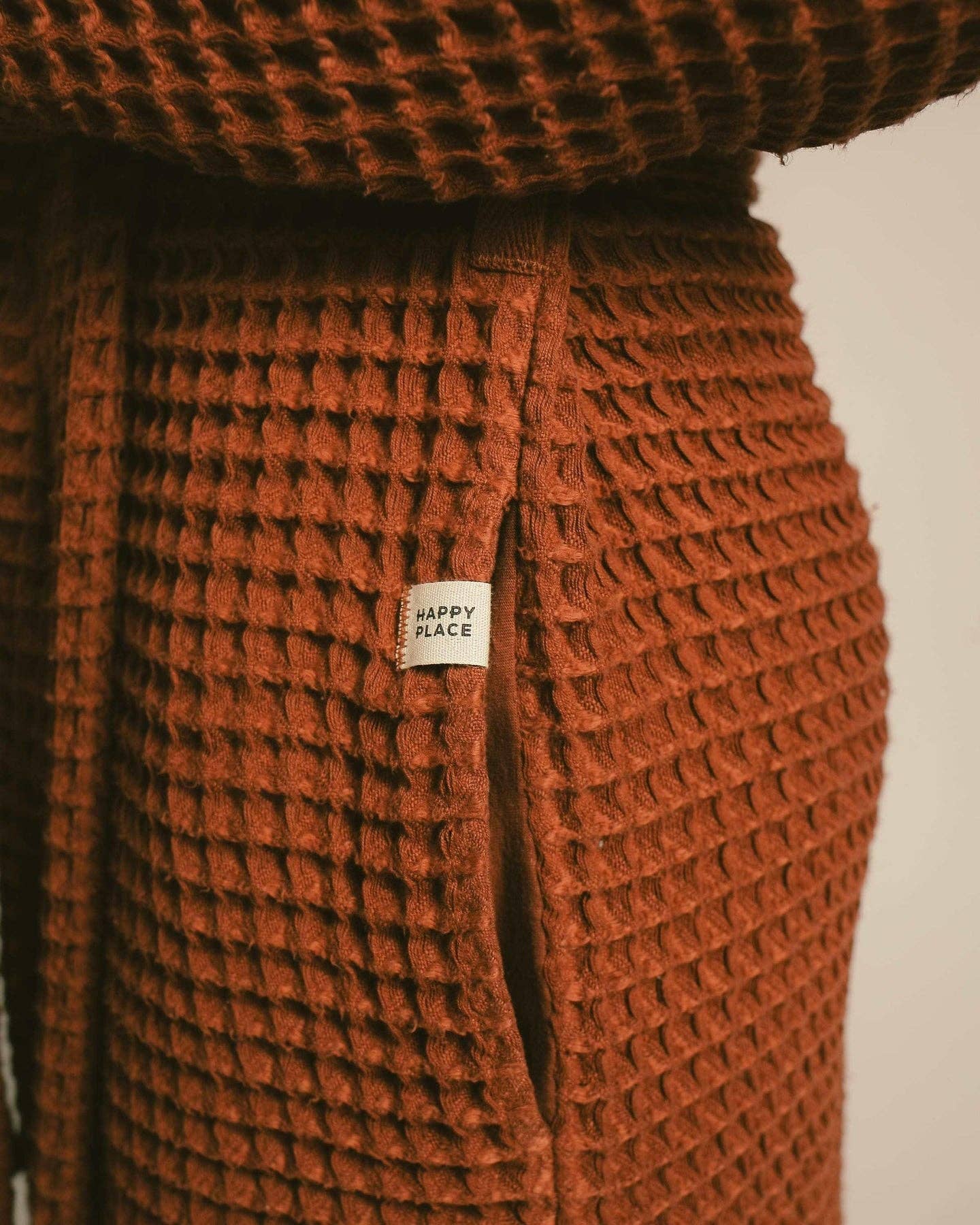 Happy Place Brand – Engroshandel Morgenkåbe - Unisex – Happy Place unisex letvægts badekåbe i vaffelstrik16