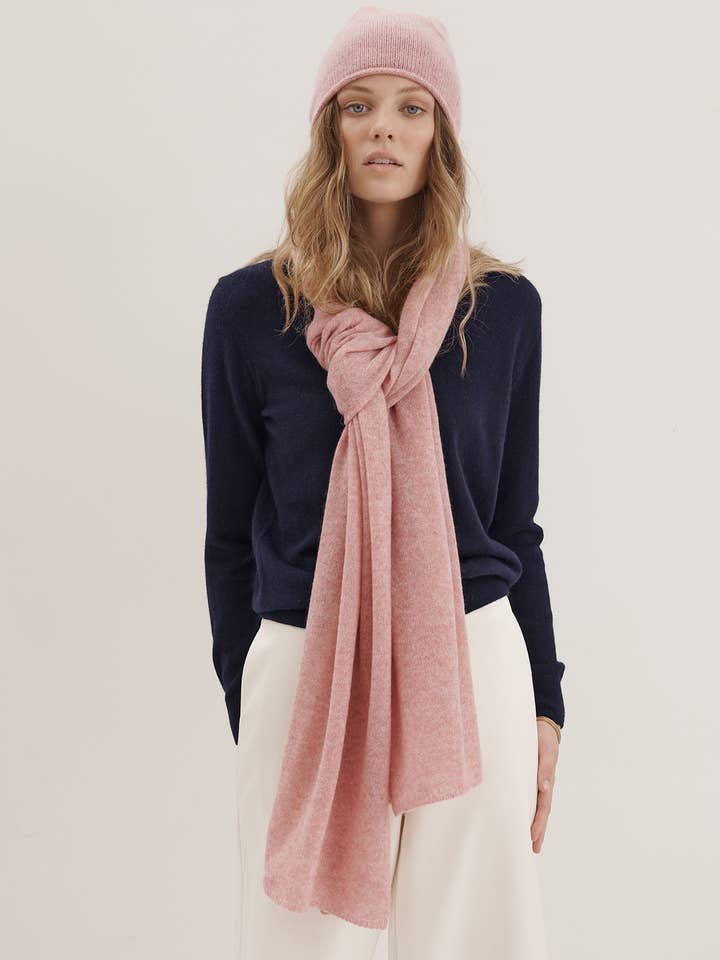 Sjaal in kasjmier in één - Raspberry sorbet voor wholesale door CASHMERISM