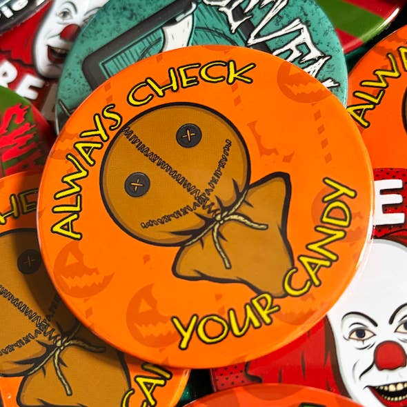 Verifica Sempre os Teus Doces! Distintivo Grande Inspirado no Horror por atacado de October 31st