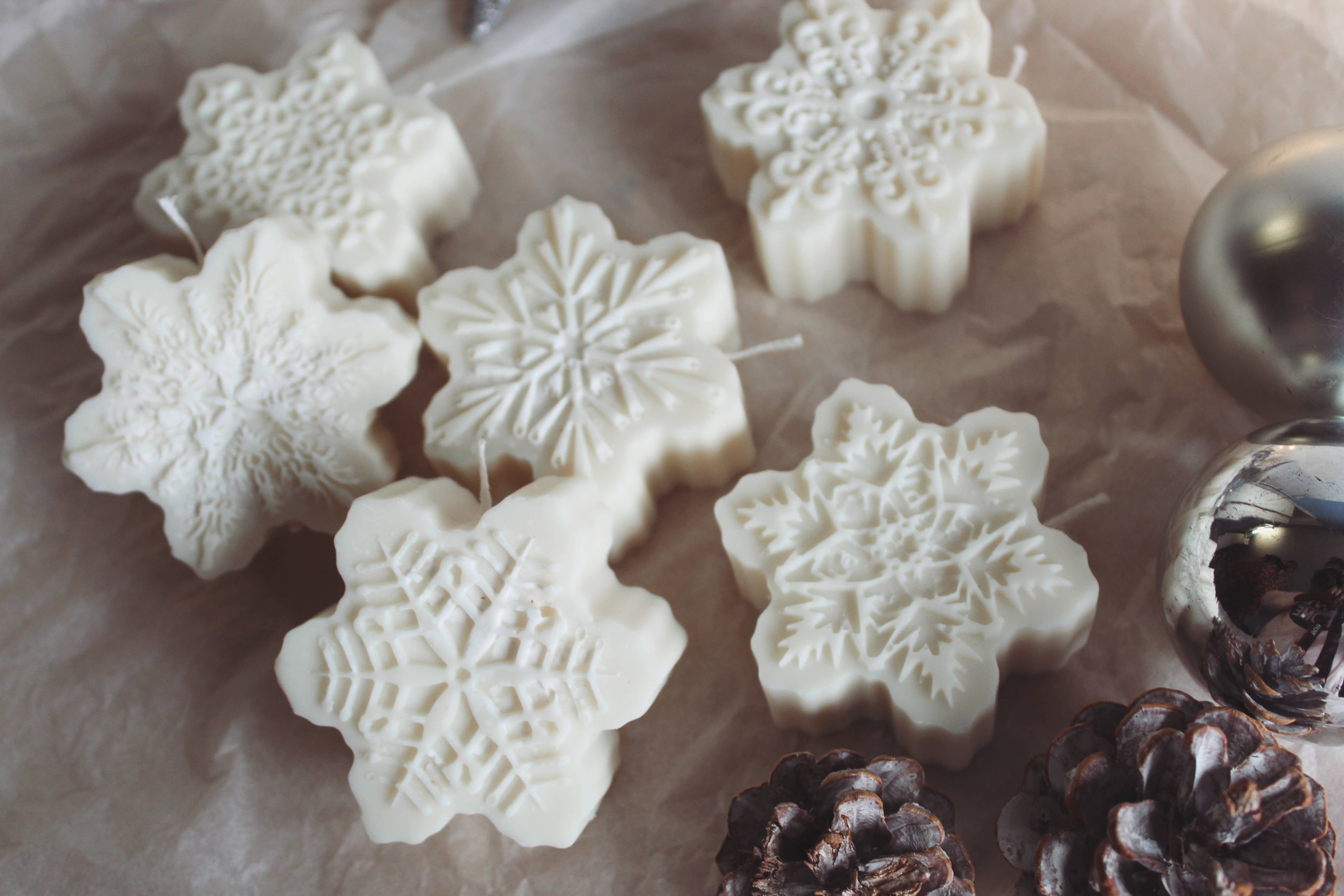 Prechi creations - Wholesale Novelty Candle - Snow Flakes Candle4