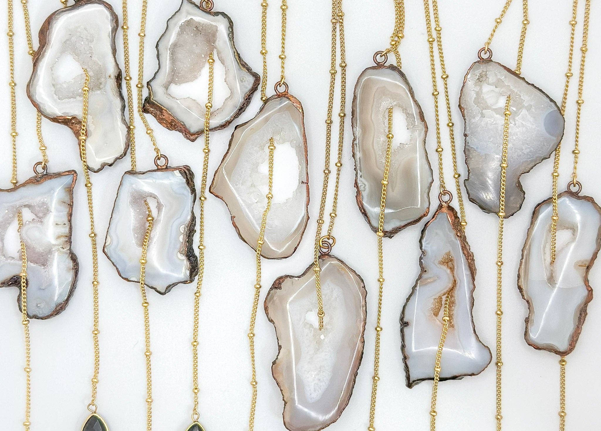 Moxie Collective (formerly Atonement Design) - Venta al por mayor Collares con colgantes/abalorios - Colgante largo de ágata con lágrima de ónix2