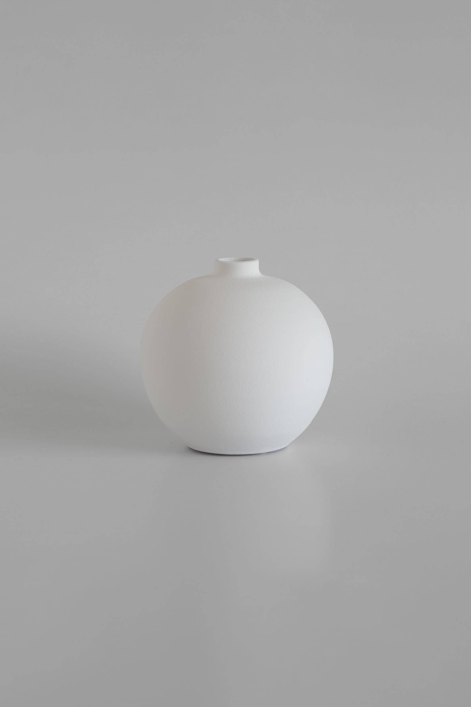 Blanc 03 - White vase -  Minimalist home decor for wholesale on Faire5