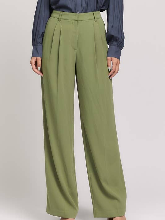 Pantalon plissé olive pour la vente par Current Air