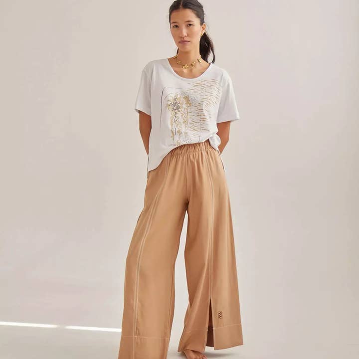 Pantalon à taille élastique Your New Stylish Comfy pour la vente par Margara Shaw