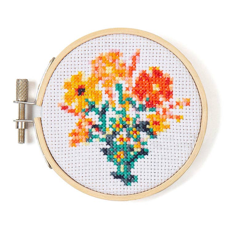 Kikkerland Design Inc - Wholesale Embroidery/Cross Stitch Supplies - MiniCross Stitch Embroidery-Flowers1