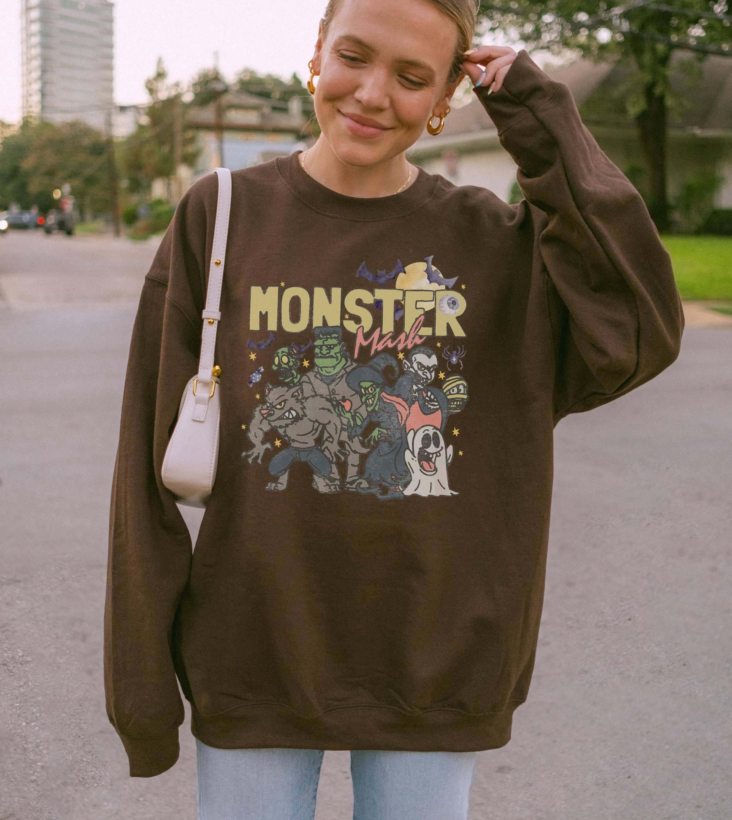 Monday Muse - Vente Sweat-shirt à imprimés – femme - Chandail à col rond Monster Mash rétro des années 90, Y2k Halloween6