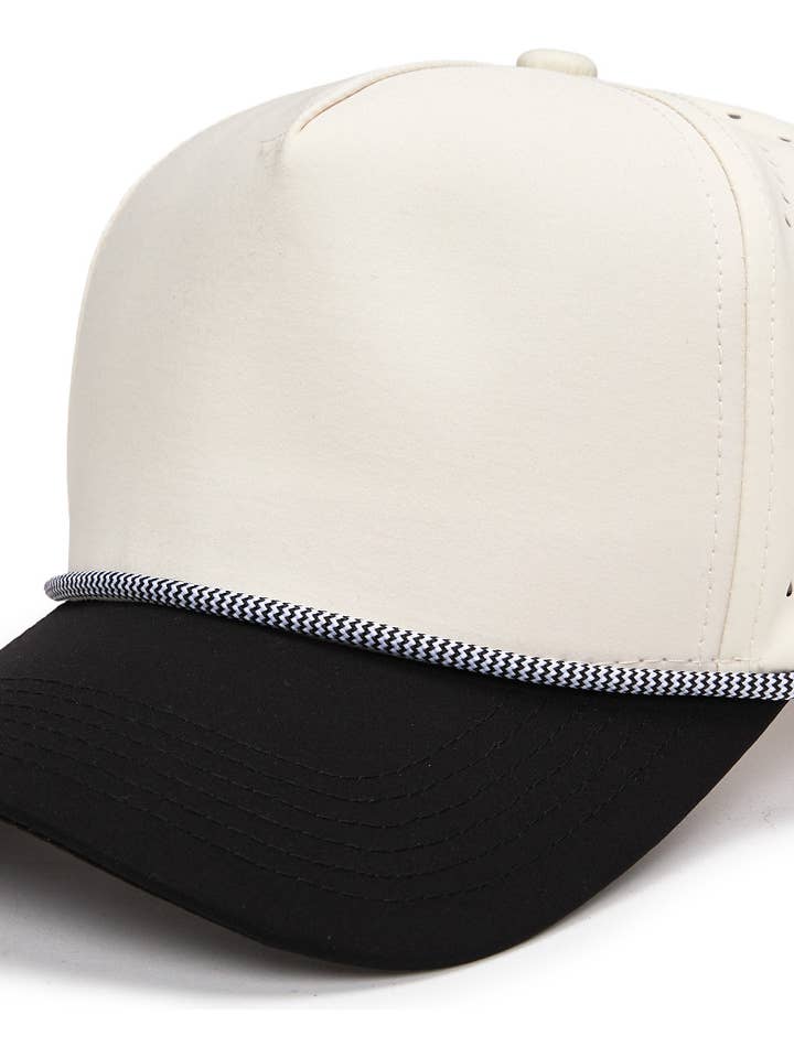Gorra de Golf con Cuerda y Corte Láser en Blanco - Negro/Beige para venta al por mayor de Funky Junque