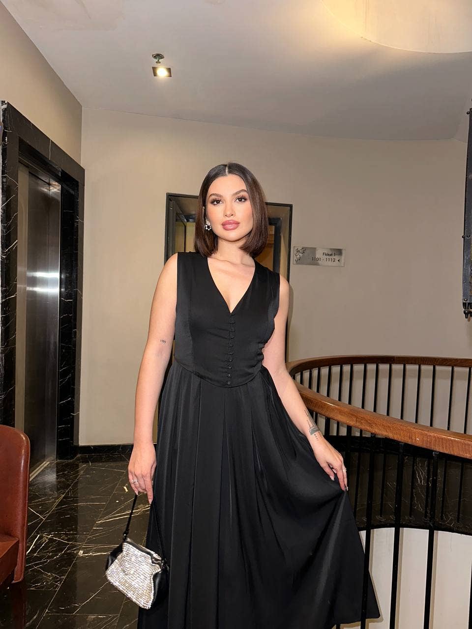 Standpoint Top - Wholesale Dress - Women's - The Bordeaux V-Neck Midi Dress – Vintage Allure – 116213