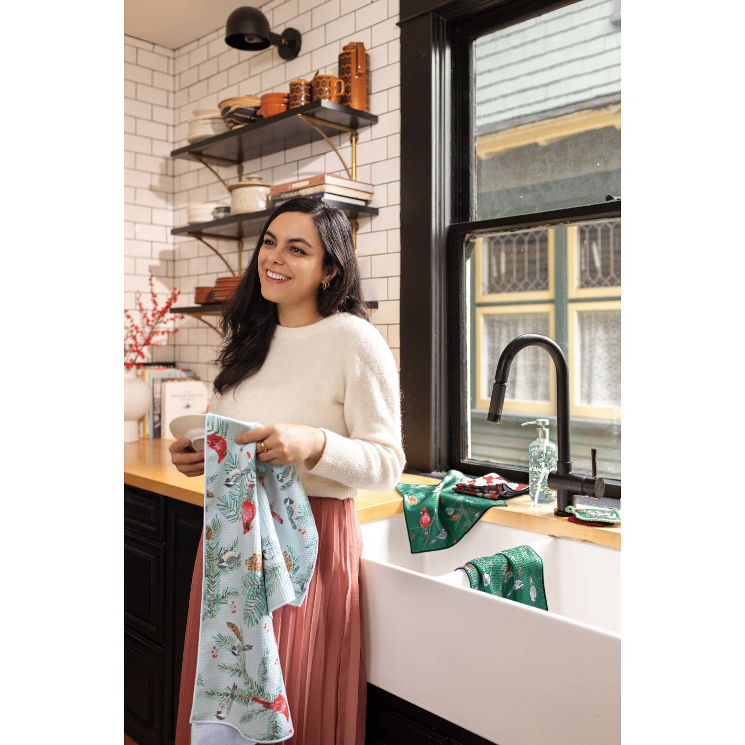 Now Designs by Danica - Wholesale Soap Dispenser - Winterberry Christmas Glass Soap Pump1