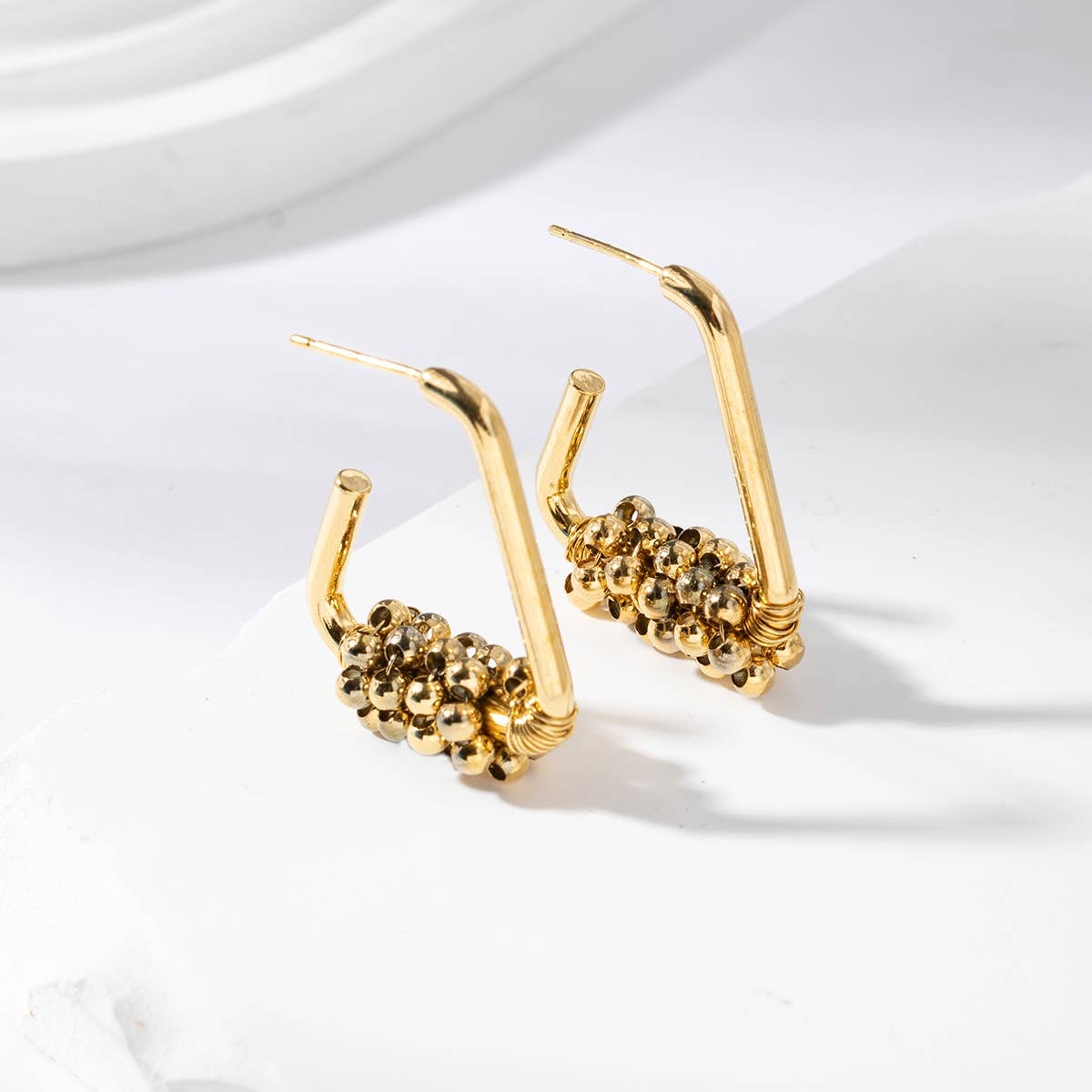 Lovelika – Engroshandel Enkeltøreringe – Triangle-øreringe i hoop-stil - Lola