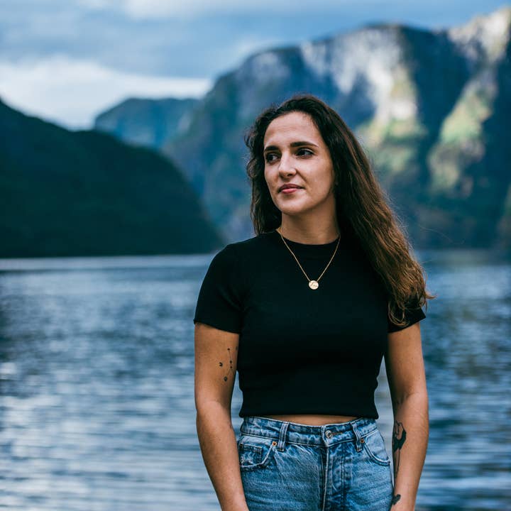 Arthousefern - Wholesale Pendant/Charm Necklace - Norway country outline round necklace- Stainless Steel1